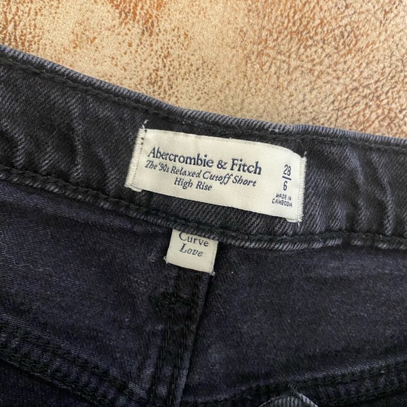 Abercrombie curve love shorts in black - Picture 2 of 6